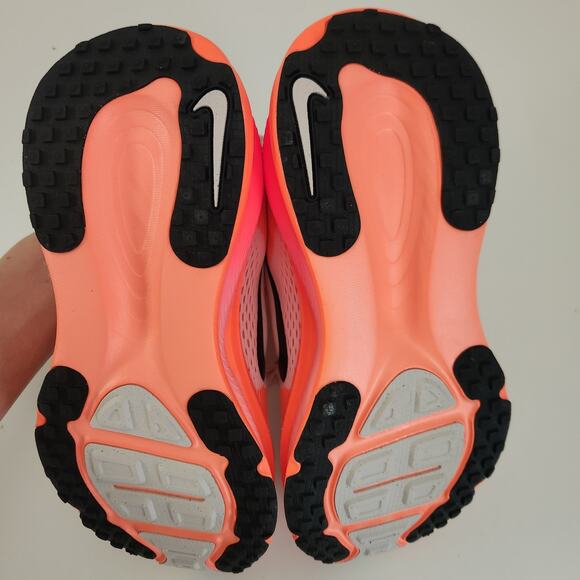 Nike Vomero 18 Women's Road Running Shoes (HM6804-600, Size 7 - Picture 8 of 10